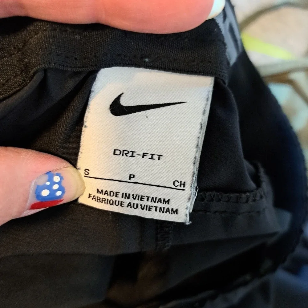 Nike Dri-FIT Mens Black Athletic Training Running Shorts Small Logo Pockets